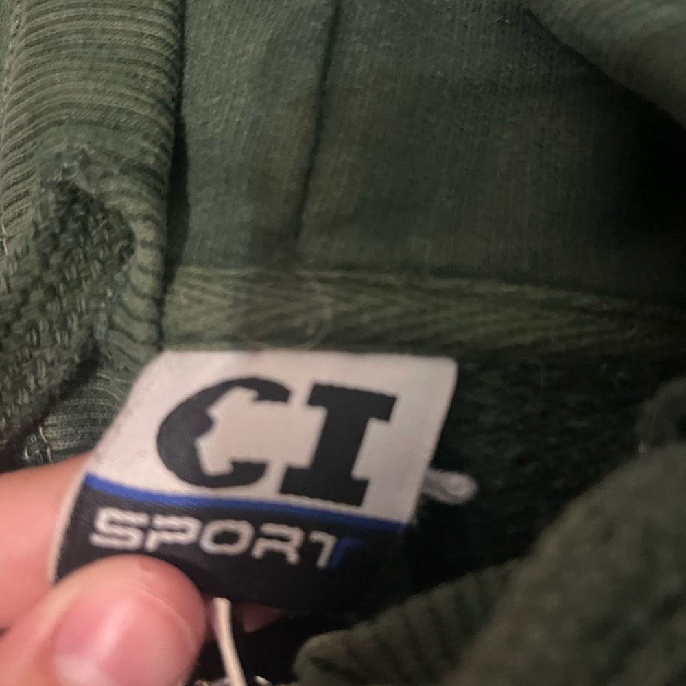 Green Sweatshirt with Cozy Fit and Stylish Design